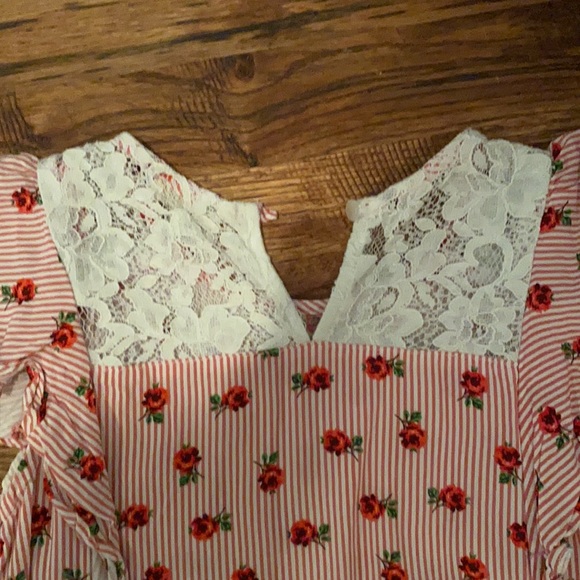 Red and White Floral Roses Blouse with Lace Back for Girls - Picture 6 of 6